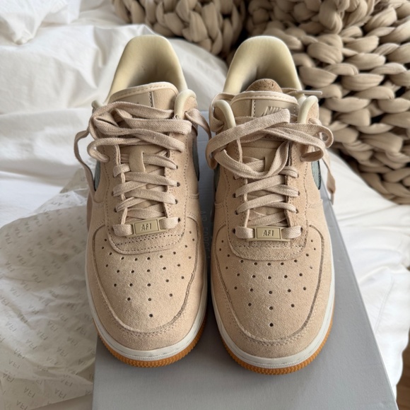 Nike Women’s Air Force 1 ‘07 LX - Picture 2 of 6